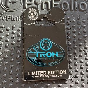 Disney Parks 2010 Cast Exclusive Pin LE 1,000 Tron Legacy Game Grid (T-20)
